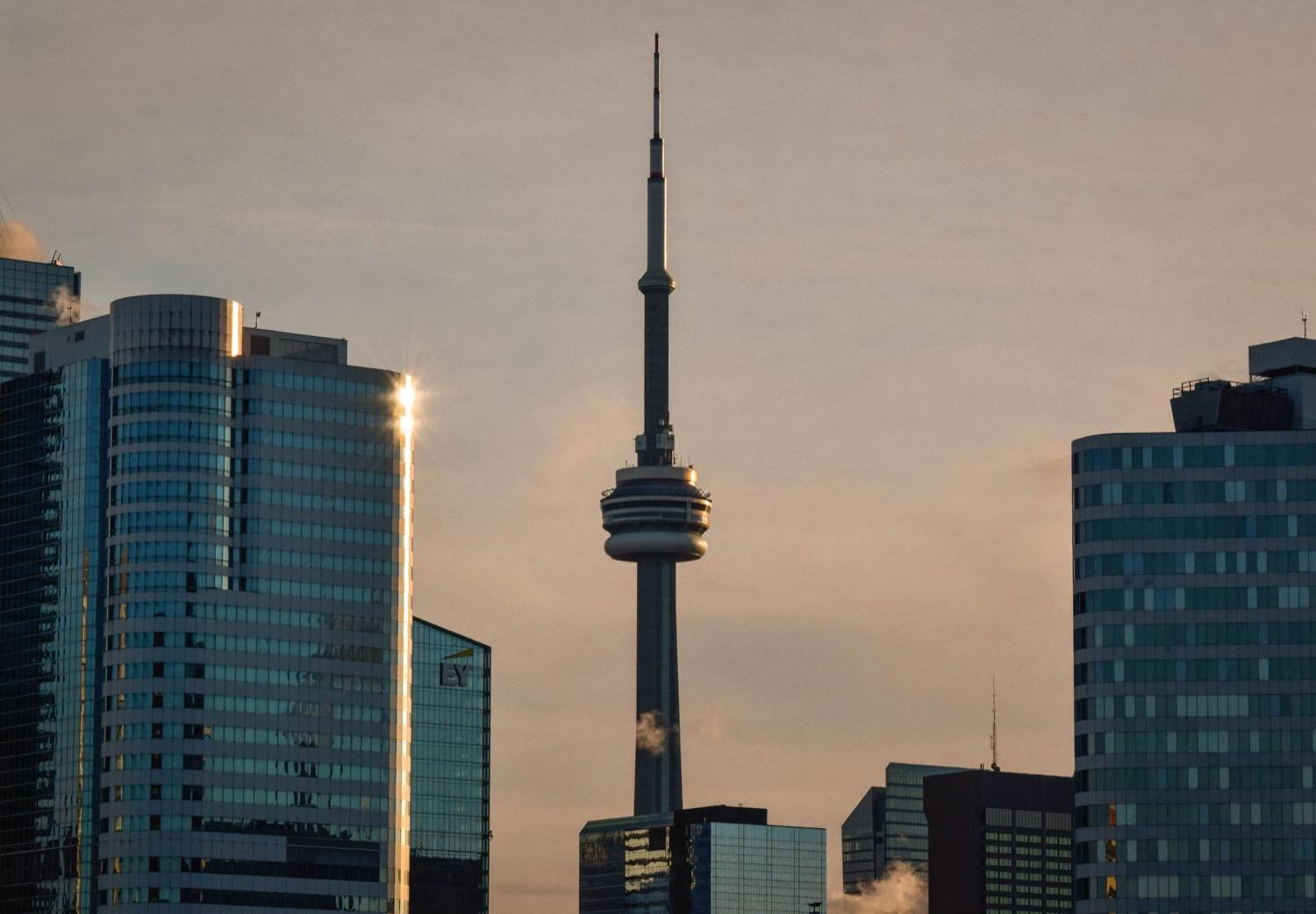 Toronto şehir silüeti ve CN Tower